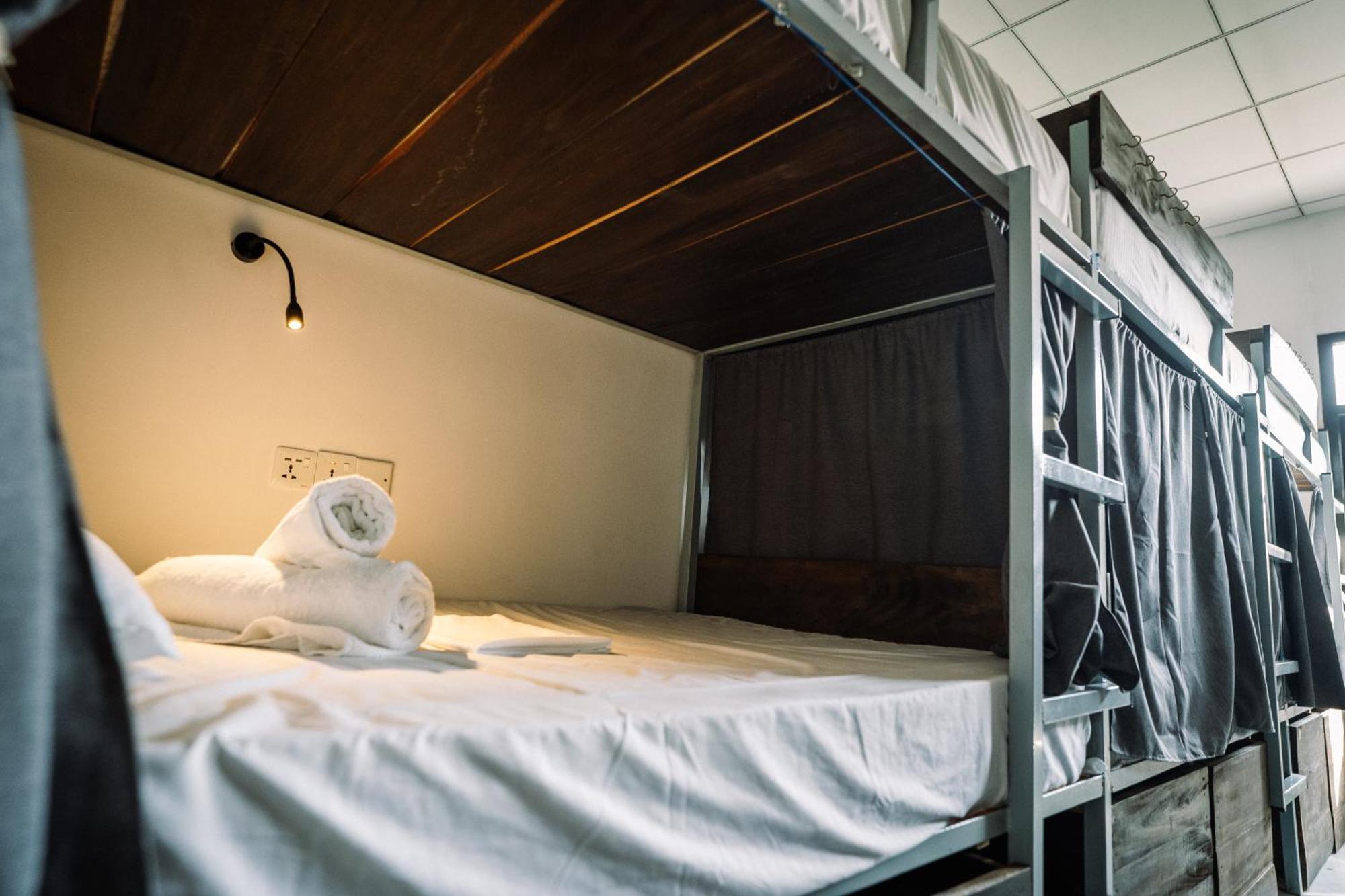 Chill Vibes Hiriketiya Hostel ดิคเวลลา ภายนอก รูปภาพ