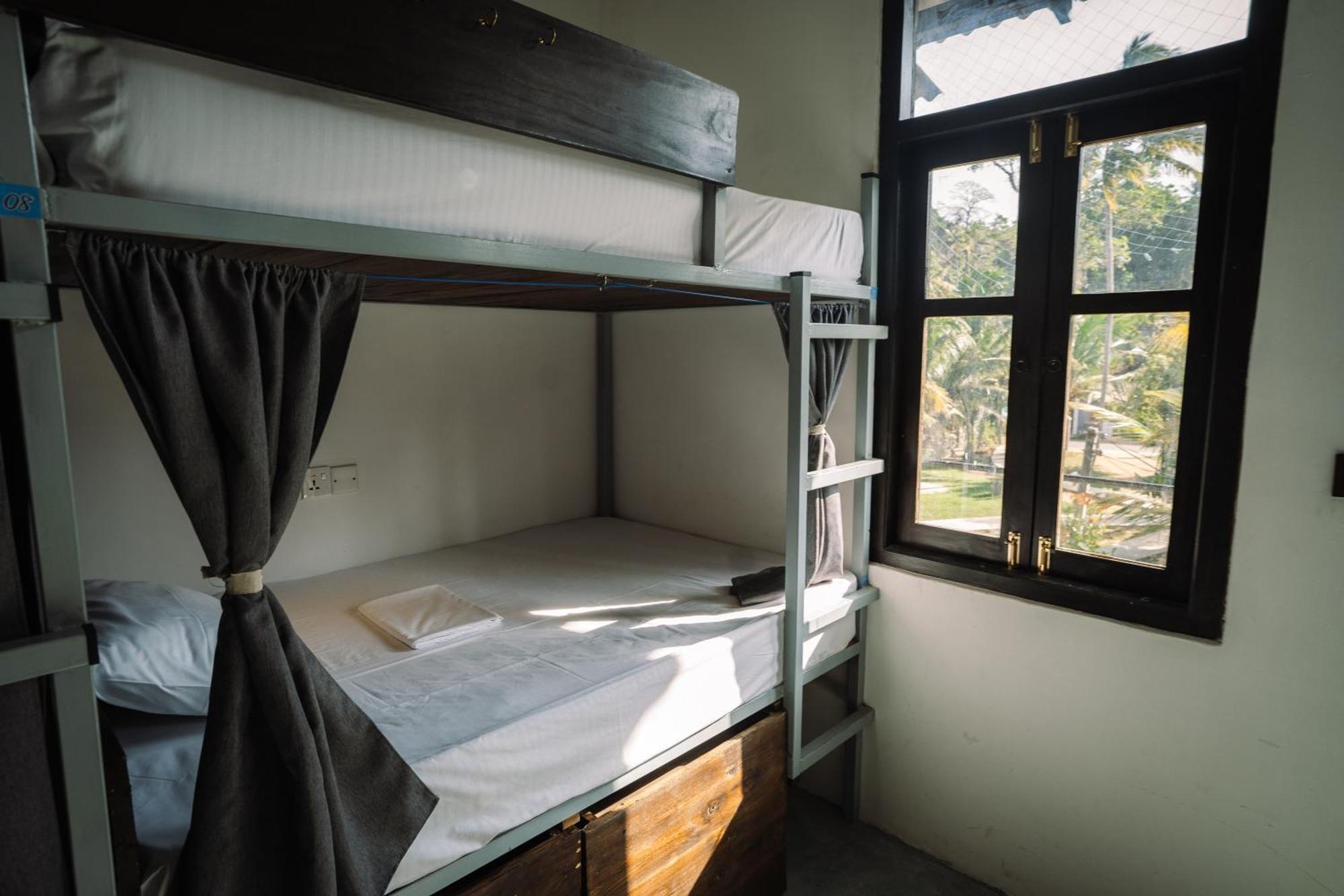 Chill Vibes Hiriketiya Hostel ดิคเวลลา ภายนอก รูปภาพ