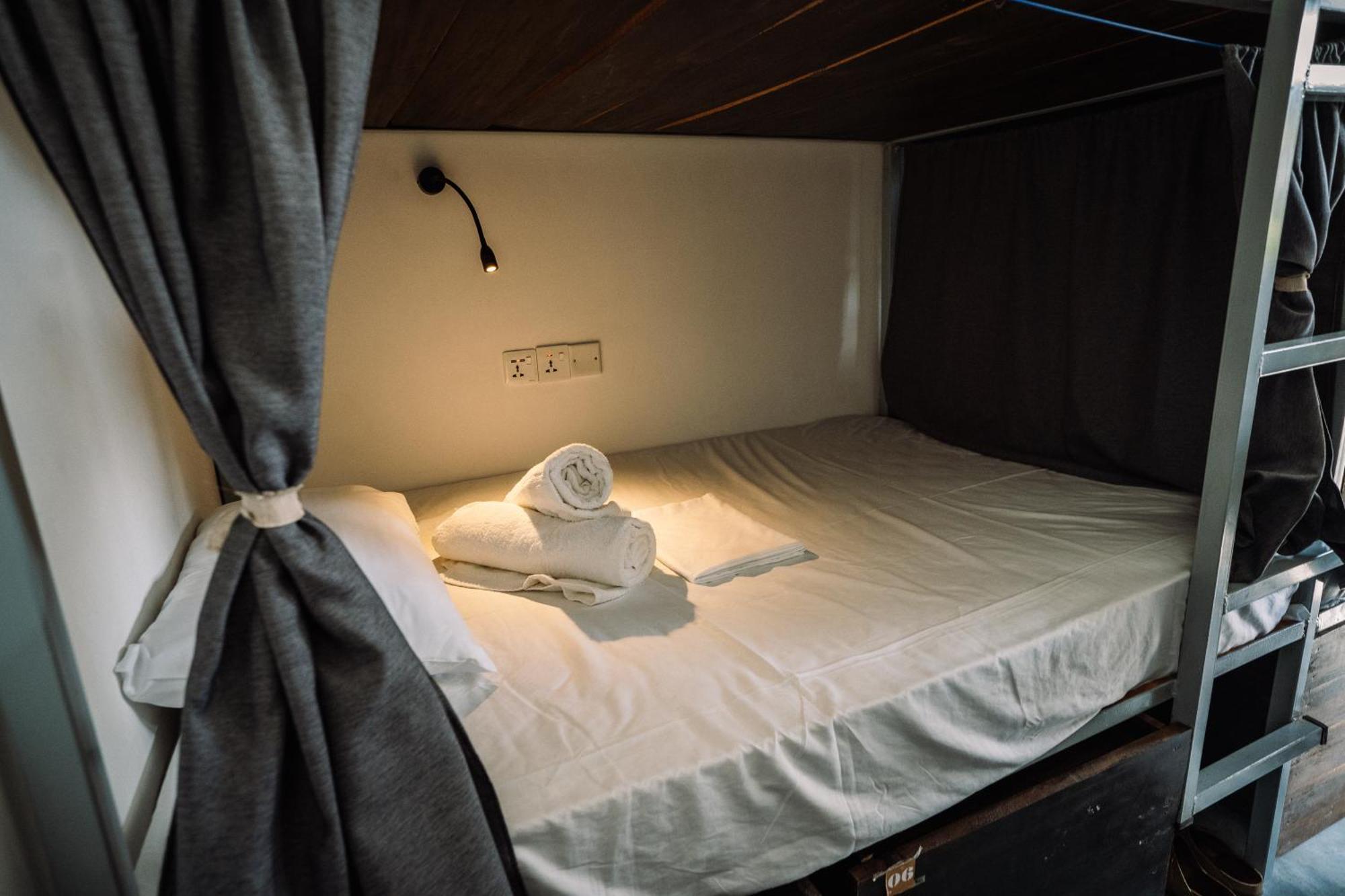 Chill Vibes Hiriketiya Hostel ดิคเวลลา ภายนอก รูปภาพ